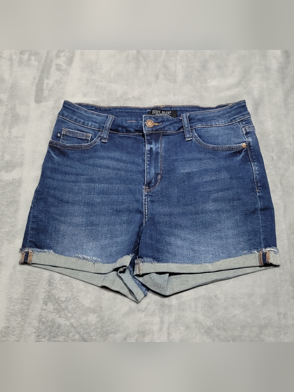 Judy Blue Mid Rise Cuffed Hem Med Wash Denim Shorts JB150026 Size Large
